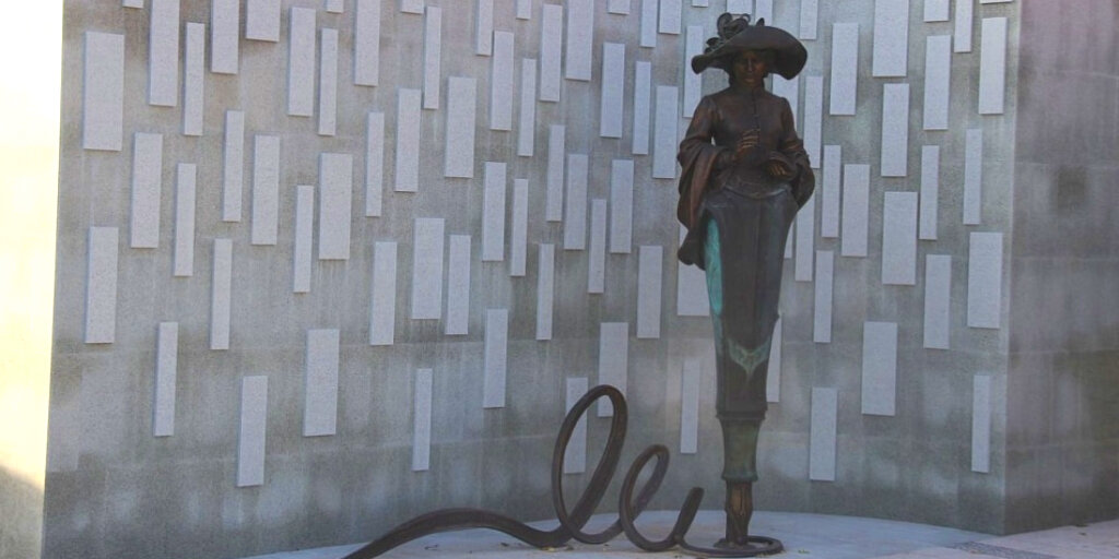 Мемориал поэтессе в Саратове