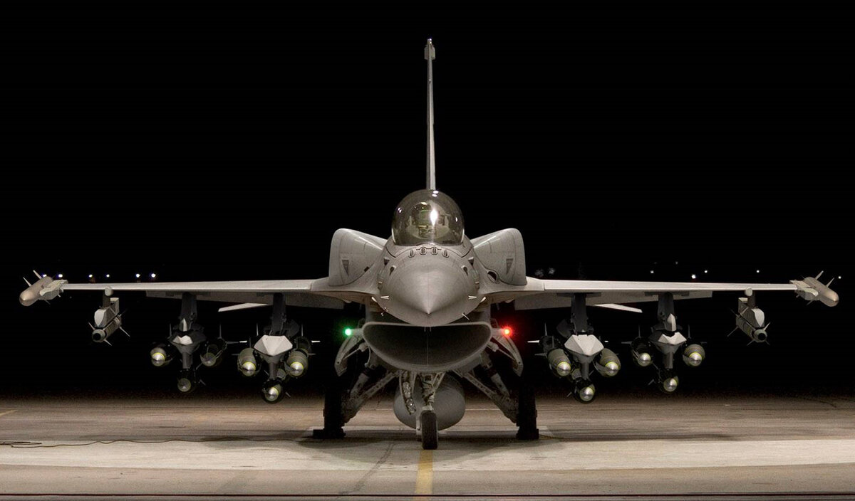 F-16. Фото взято из открытого доступа в Интернете 
