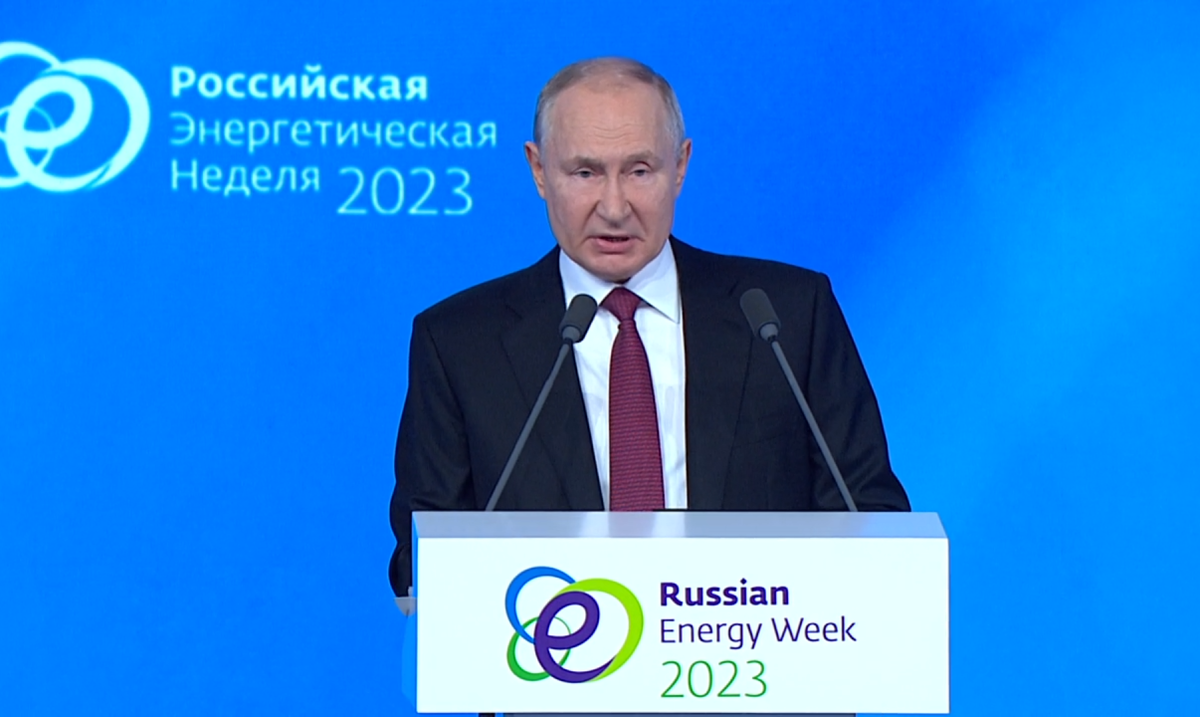    Путин призвал кабмин превентивно действовать для стабильности на топливном рынке