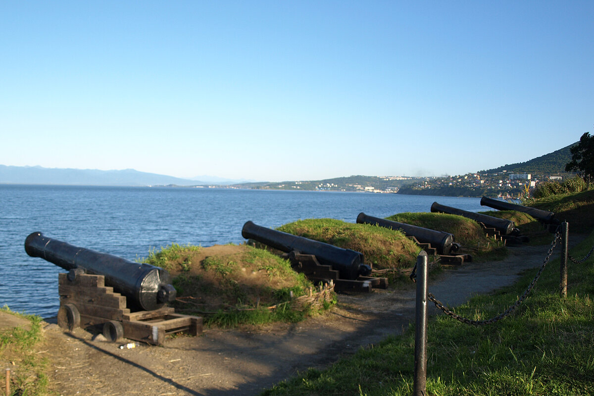 Петропавловск Камчатский, зя батарея, Авторство: Olga Shuklina. Собственная работа, CC BY-SA 4.0, https://commons.wikimedia.org/w/index.php?curid=51654598