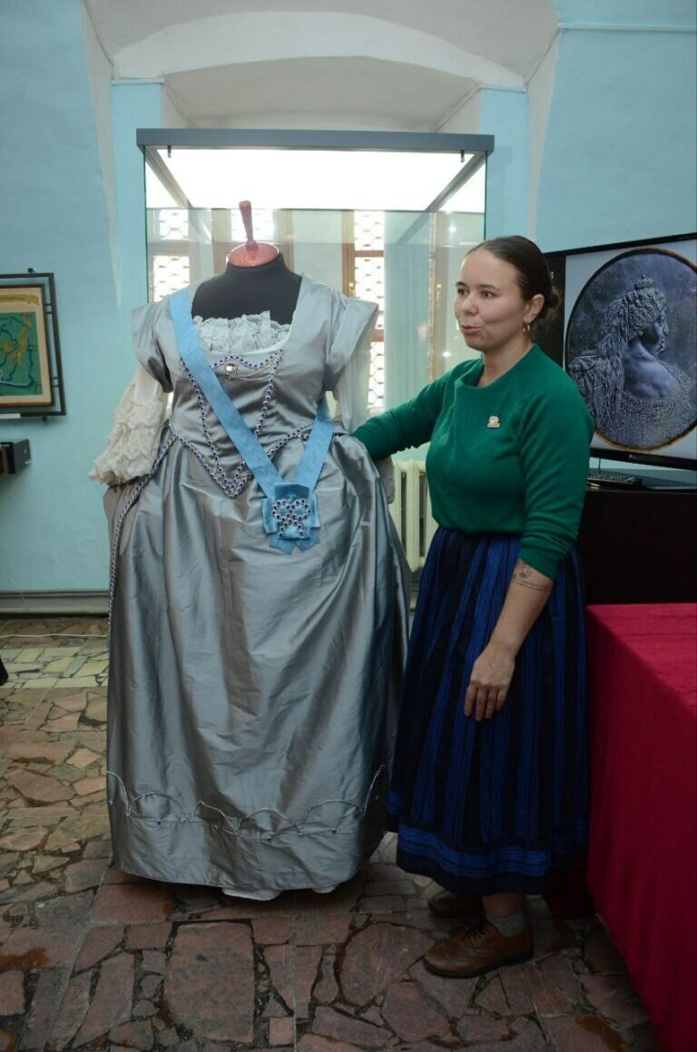    В Музее истории Оренбурга презентовали придворный наряд императрицы Анны Иоанновны Кристина Просвиркина