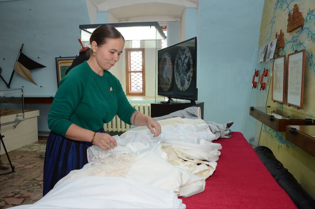  📷    В Музее истории Оренбурга презентовали придворный наряд императрицы Анны Иоанновны Кристина Просвиркина