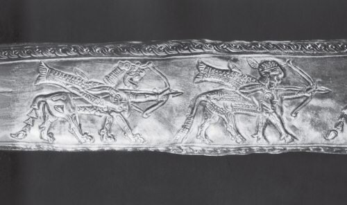 Чудовища с луками. Деталь изображения на золотых обкладках ножен.    Мельгуновский курган 
Источник: https://historylib.org/historybooks/Valeriy-Ivanovich-Gulyaev_Skify-rastsvet-i-padenie-velikogo-tsarstva/18