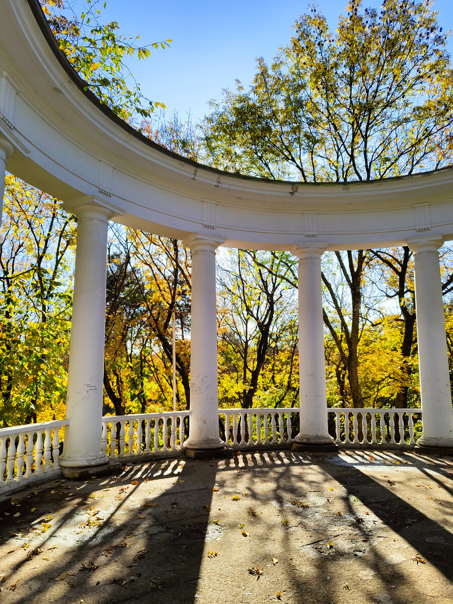 Ореанда в лучах утреннего осеннего солнца