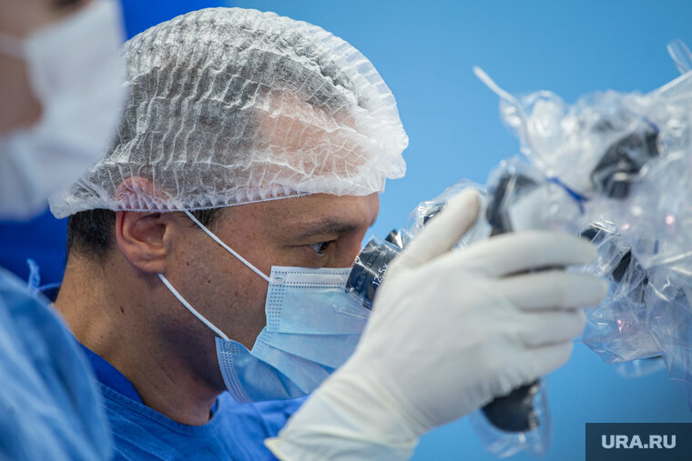    В Тюмени провели сложнейшую операцию и спасли жителя от слепоты