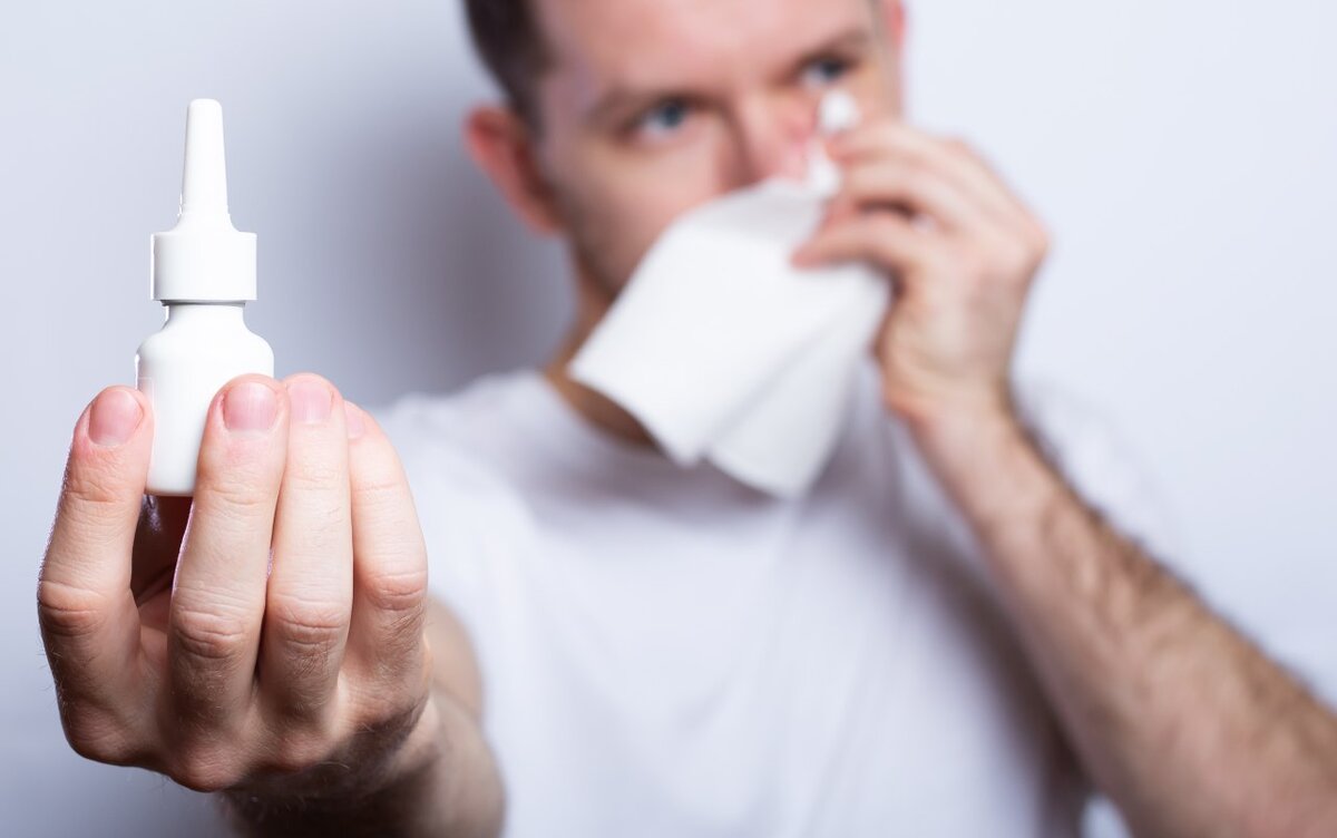 Очередная волна простудных заболеваний набирает обороты. Наши соотечественники потянулись в аптеки, где препаратом №1 по популярности стали сосудосуживающие капли и спреи для носа.