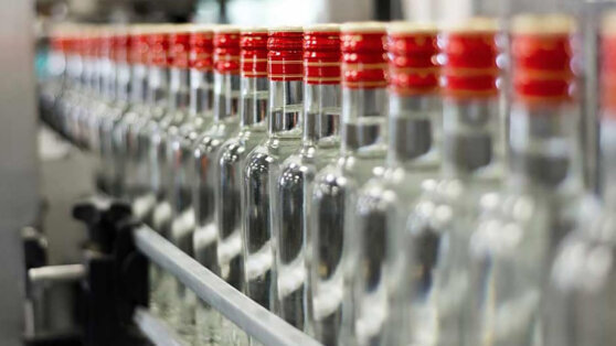    "Коммерсантъ": минимальные цены на водку хотят поднять на 7% Ирина Петрова