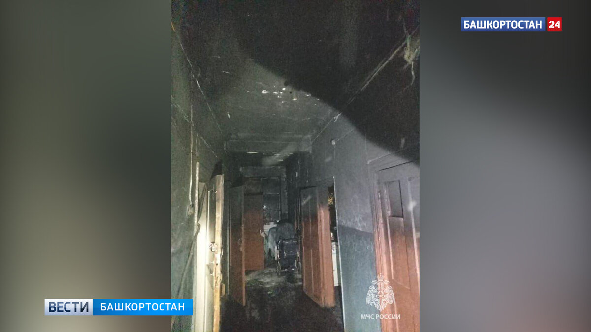    Спасатели эвакуировали 15 человек из горящего дома на улице Петропавловской в Уфе