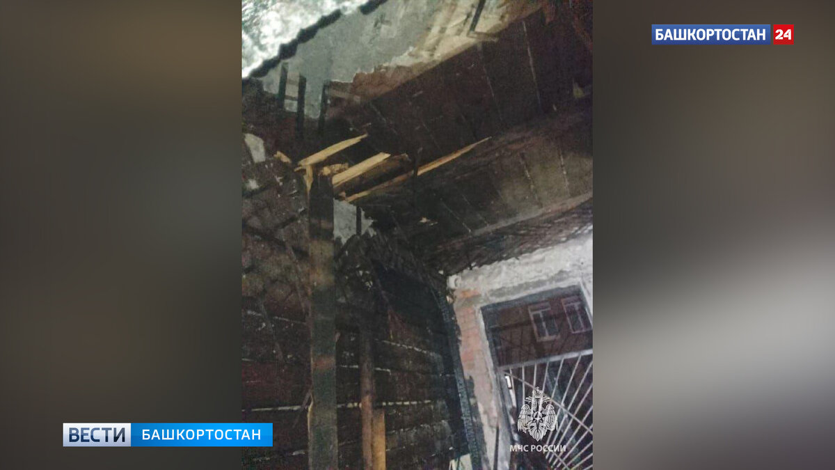    Спасатели эвакуировали 15 человек из горящего дома на улице Петропавловской в Уфе