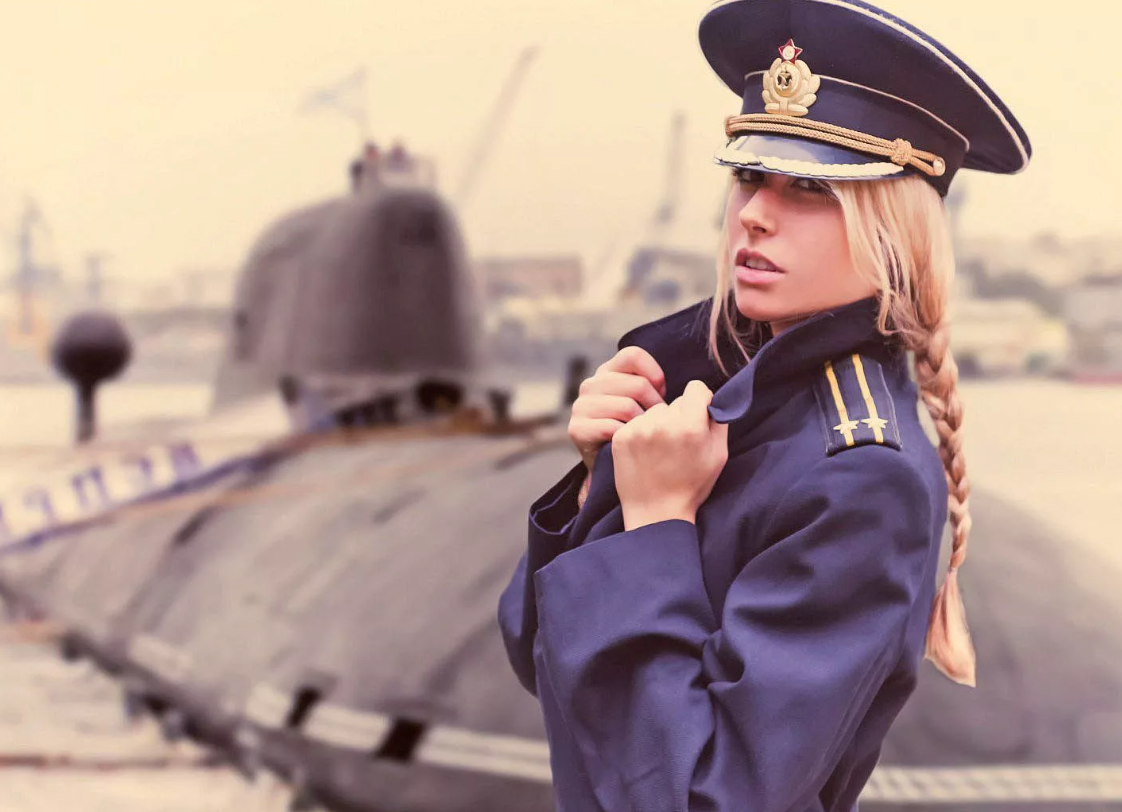 Женщина юнга. ВМФ Капитан 2 ранга китель. Красивые женщины в военной форме. Девушки в морской форме. Девушка в военной фуражке.