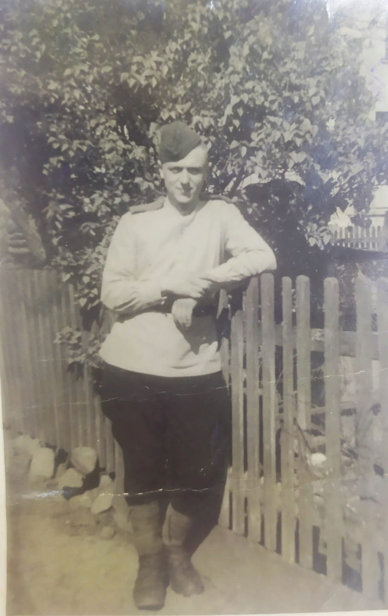 На память родным от Егора - так написано на обороте