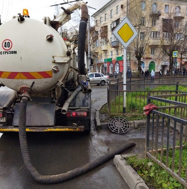     В Иванове устраняют последствия подтоплений