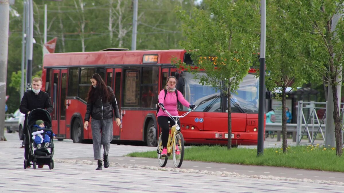     В Казани уменьшили количество средств, которые потратят на организацию регулярных перевозок пассажиров и багажа общественным транспортом. Соответствующее постановление опубликовали в сборнике на сайте мэрии.