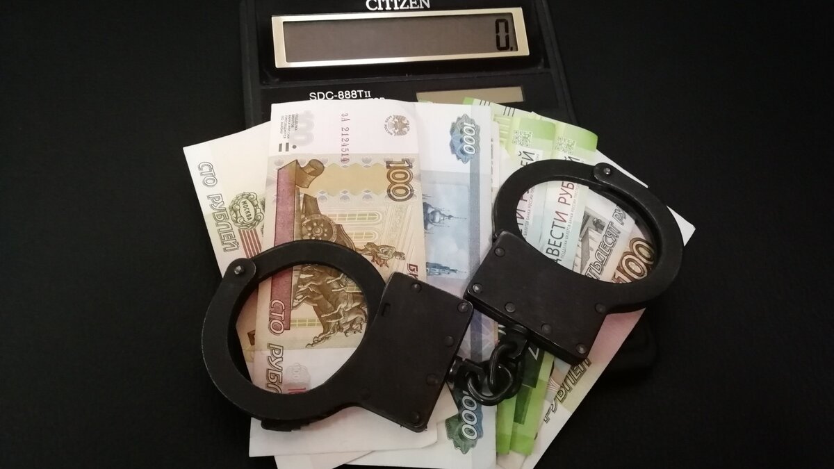     Во Владивостоке в суде будет рассматриваться дело о мошенничестве в особо крупном размере. На скамье подсудимых — мошенник-ловелас.