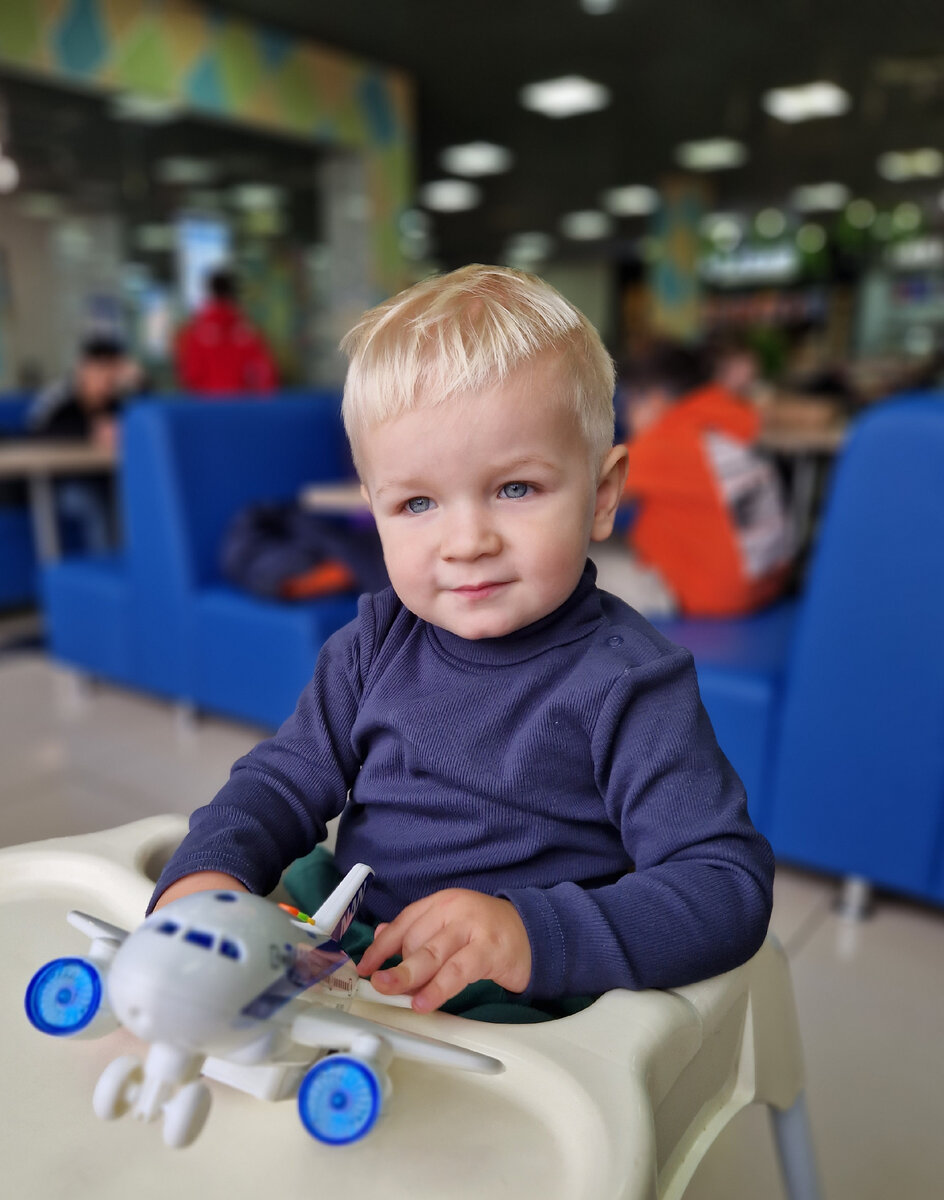 Гришка с умным видом