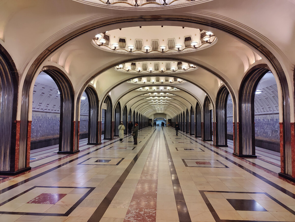 Станция метро Маяковская