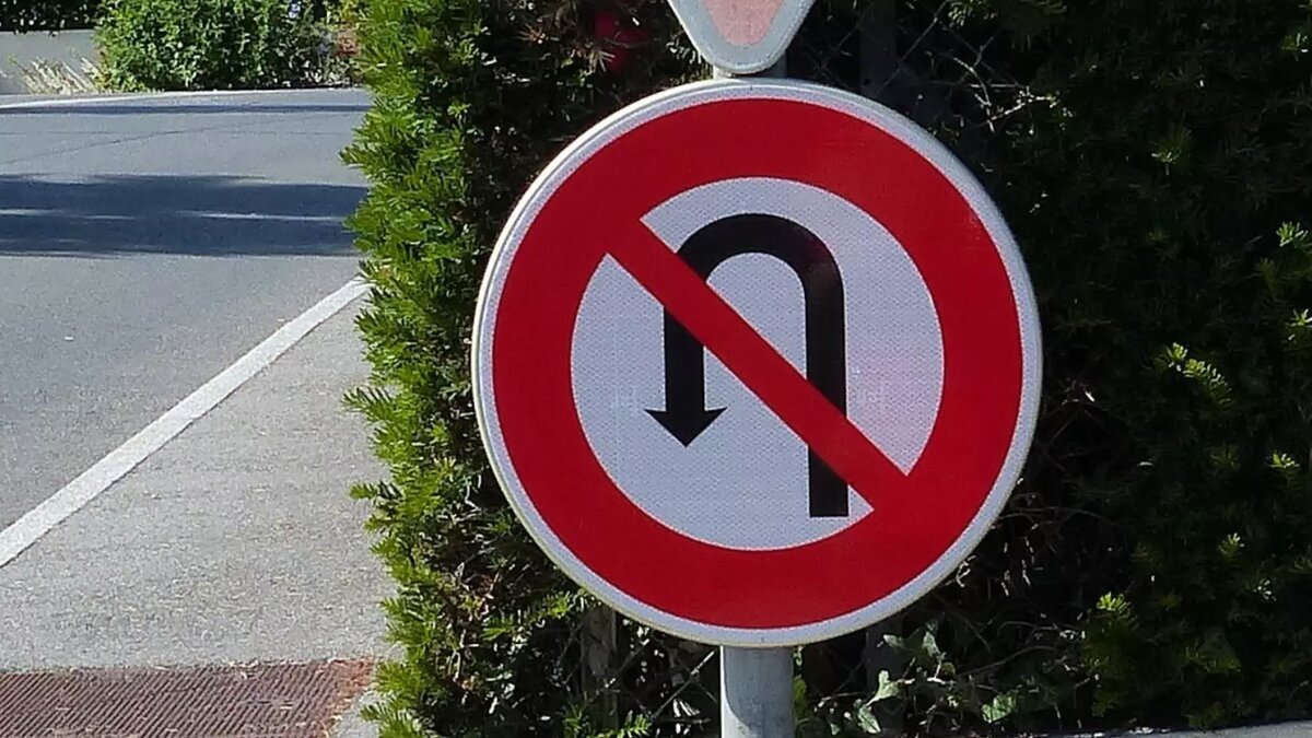     В Ростове автомобилистам запретят разворот в направлении «старого аэропорта» по проспекту Шолохова, сообщили в администрации города.