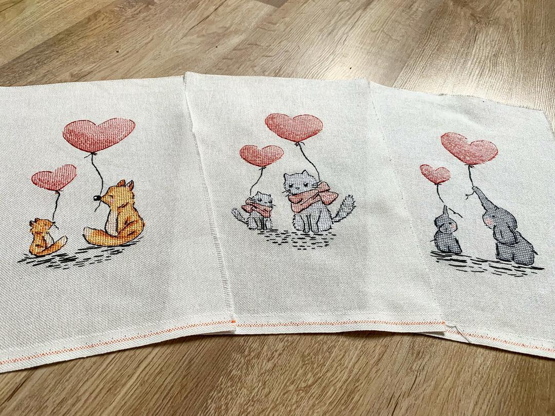 Вышитые работы по схемам «Лисички», «Котята», «Слоники»