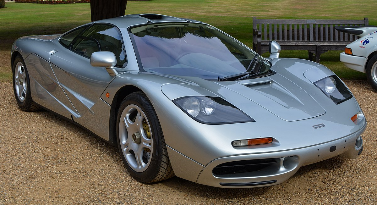 Автомобиль развивает скорость. MCLAREN f1 конструкция. MCLAREN f1 Илона маска. Макларен ф1 Илон Маск. Макларен v12.