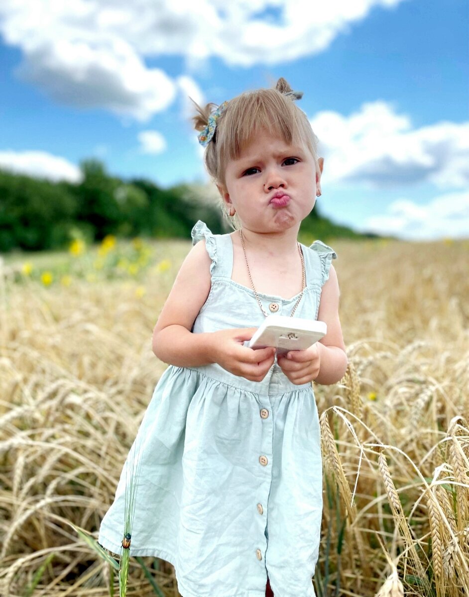 Ма-ам, ну я не могу пойти, Я еще не все колоски сфотографировала//Фото из свободного доступа сети Интрнет 
