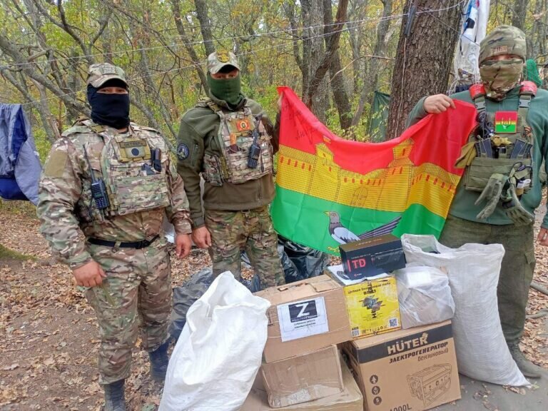    Сорочинские бойцы «Октябрь» и «Иваныч» привезли в зону СВО флаги своего округа Кристина Просвиркина