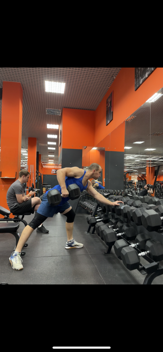 Тяга гантели 50 кг в упоре. 