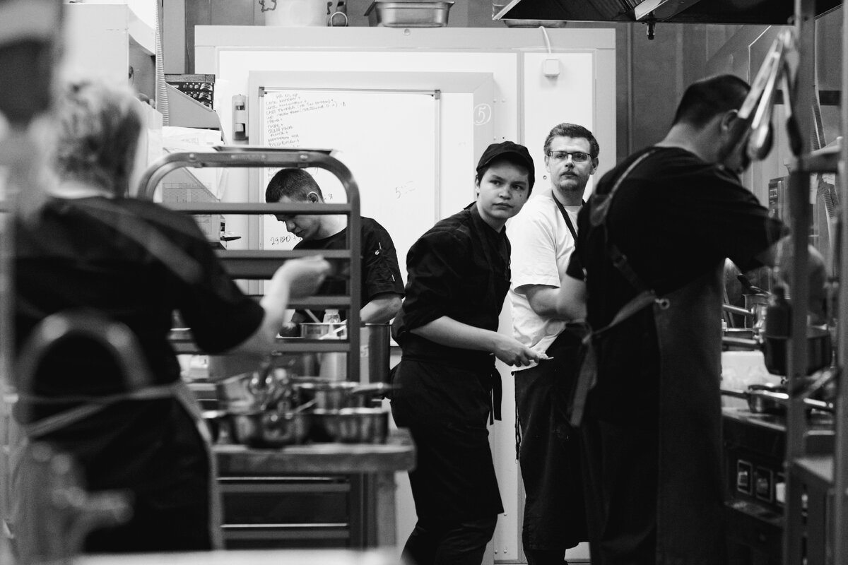 Фотопроект “Один день. Одна команда. Один ресторан”.