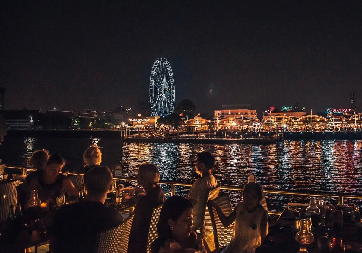 Вечерний бангкок. Вечерний Бангкок на лайнере. Небесный парк Бангкок вечером. Речной круиз в Бангкоке.