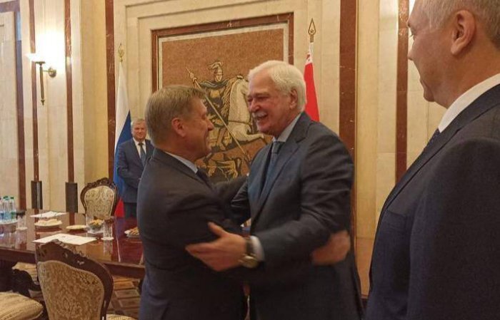 Встреча с Борисом Грызловым. Фото из телеграм-канала Анатолия Локтя
