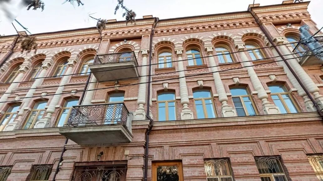    В Ростове выставили на продажу старинный особняк на улице Шаумяна, 105, объявление появилось на сайте бесплатных объявлений.