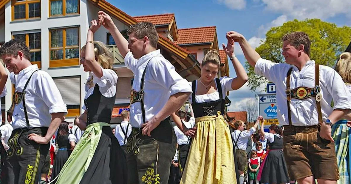 German with her. Немцы жители. Традиции жителей Германии. Немецкие национальные группы. Германцы современные.