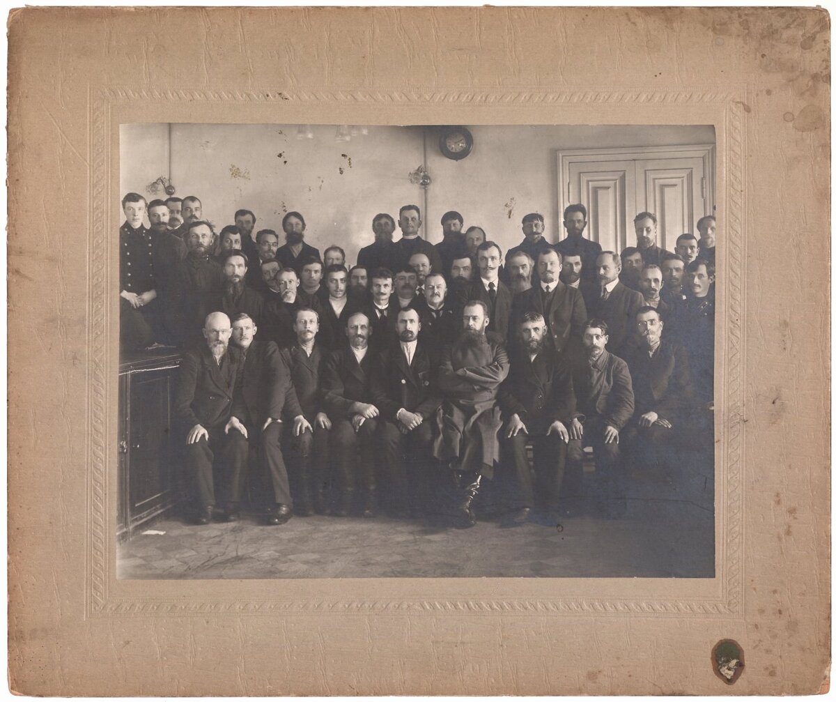 Фотография черно-белая. Ревякин Яков Григорьевич среди членов строительной группы владимирского земства – 4-й справа во 2-м ряду Октябрь 1910 г. Из собрания ГВСМЗ