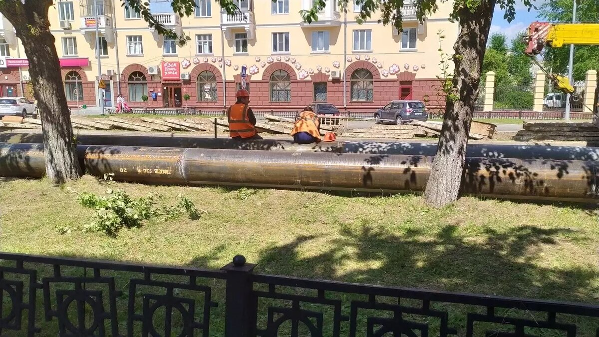     Несладко придётся и судьям, госслужащим в министерстве, врачам из поликлиники.