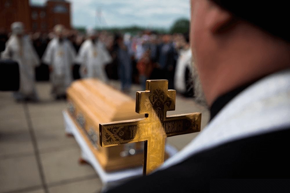 Похороны православного христианина. Погребение в православии. Христианское погребение. Погребение православного христианина. Похоронная церемония православной церкви.