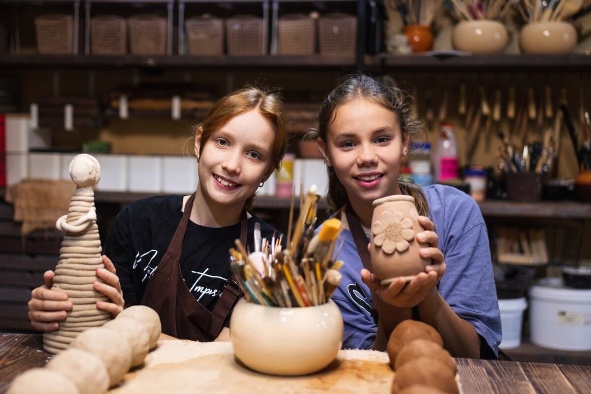    Волонтёры «Газпромнефть-Хантоса» проводят для детей гончарные каникулы