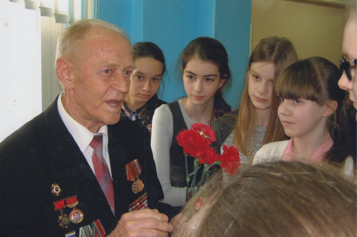   Владимир Васильевич всегда уделяет особое внимание патриотическому воспитанию молодёжи. Елена Власова