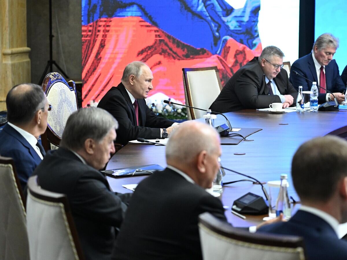    Президент РФ Владимир Путин на российско-киргизских переговорах в Бишкеке© РИА Новости / Павел Бедняков