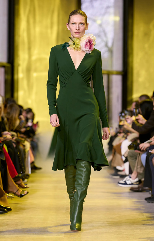 Сапоги есть в гардеробе каждой женщины: они придают образам эффектности, красоты и элегантности