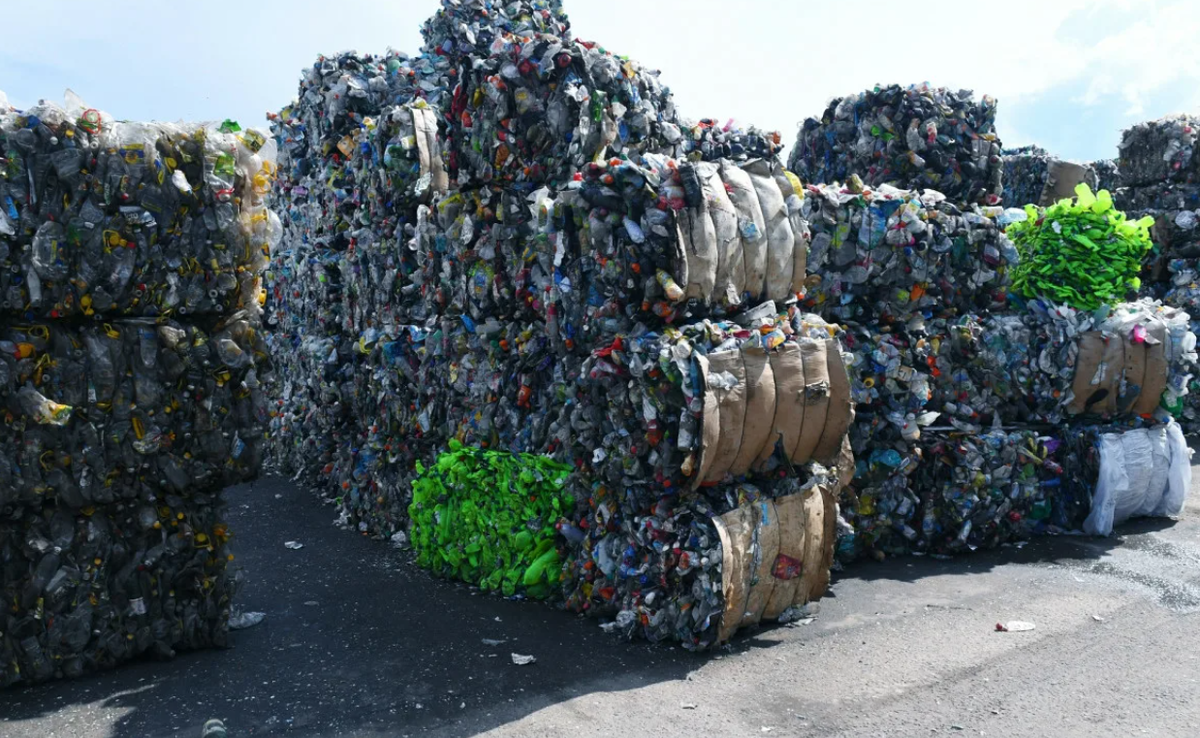Х отходов. Пластиковые отходы. Переработанный пластик. Промышленные отходы утилизация. Пластиковый мусор.