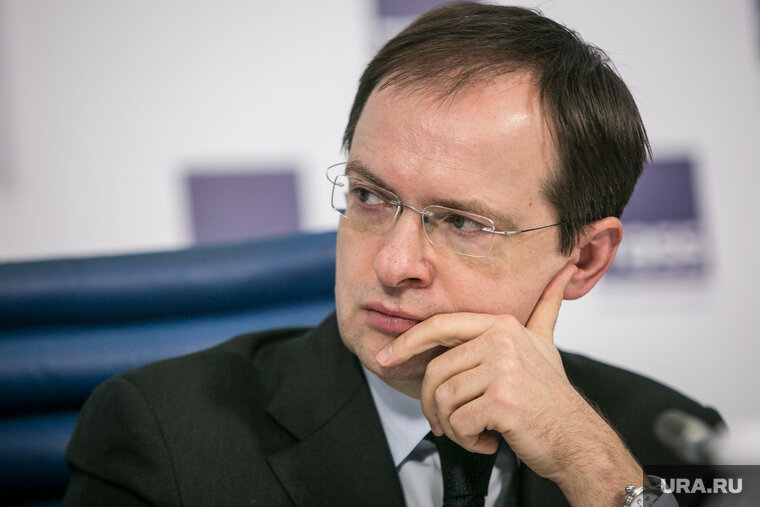    Алексей Гончаров раскритиковал новый учебник истории, который презентовал Владимир Мединский