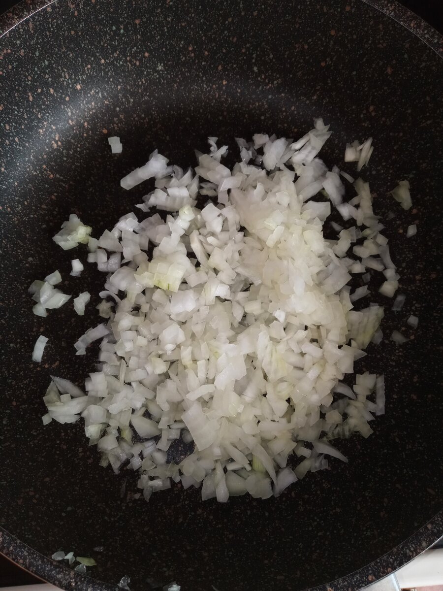 Лук мелко режем. Фото автора 