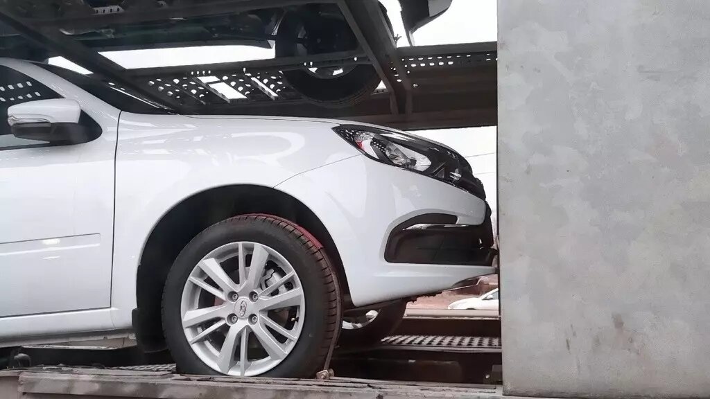     Нижегородские автовладельцы столкнулись с дефицитом некоторых запчастей. При этом в целом отмечено снижение их стоимости на 11-15%. Об этом NewsNN рассказали аналитики автопортала «Дром».