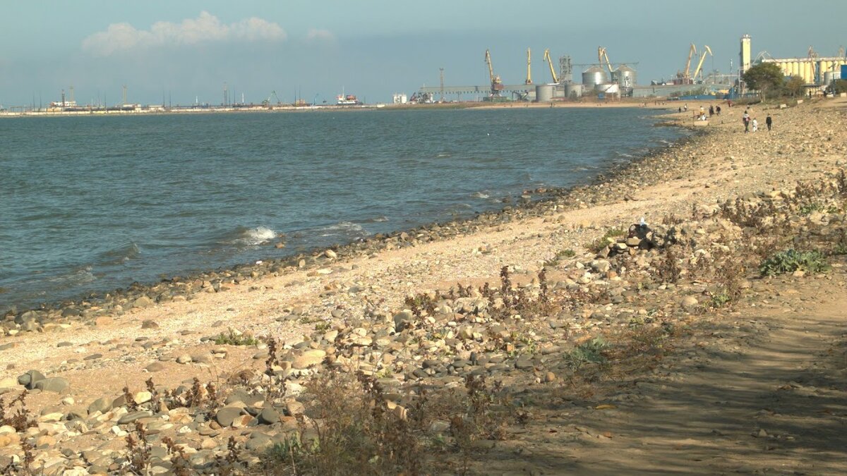 Вид на портовую часть города.