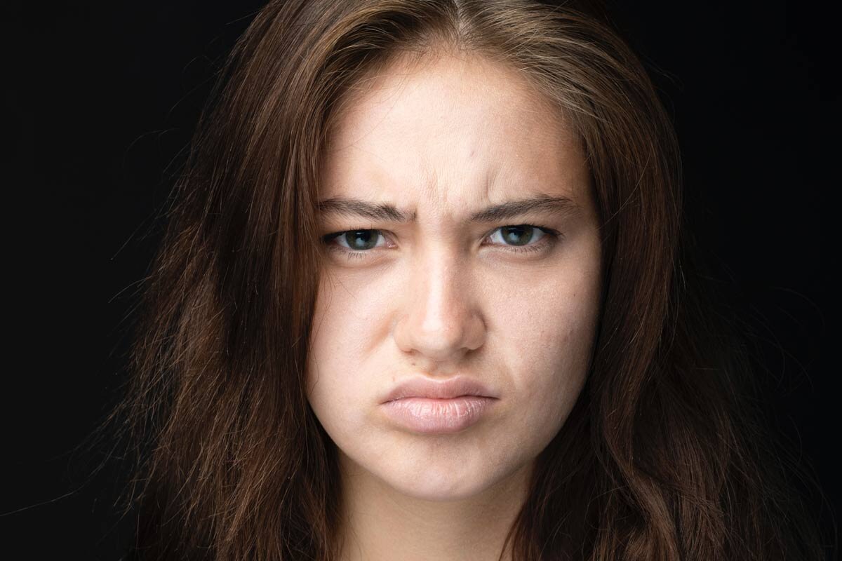 Лицо походка взгляд голос всё вдруг изменилось в наташе. Двоеточие в соответствии с одним и тем же правилом пунктуации. Всё лицо походка взгляд голос всё вдруг изменилось в ней. Ольга дегтярь москва. Все лицо походка взгляд голос.