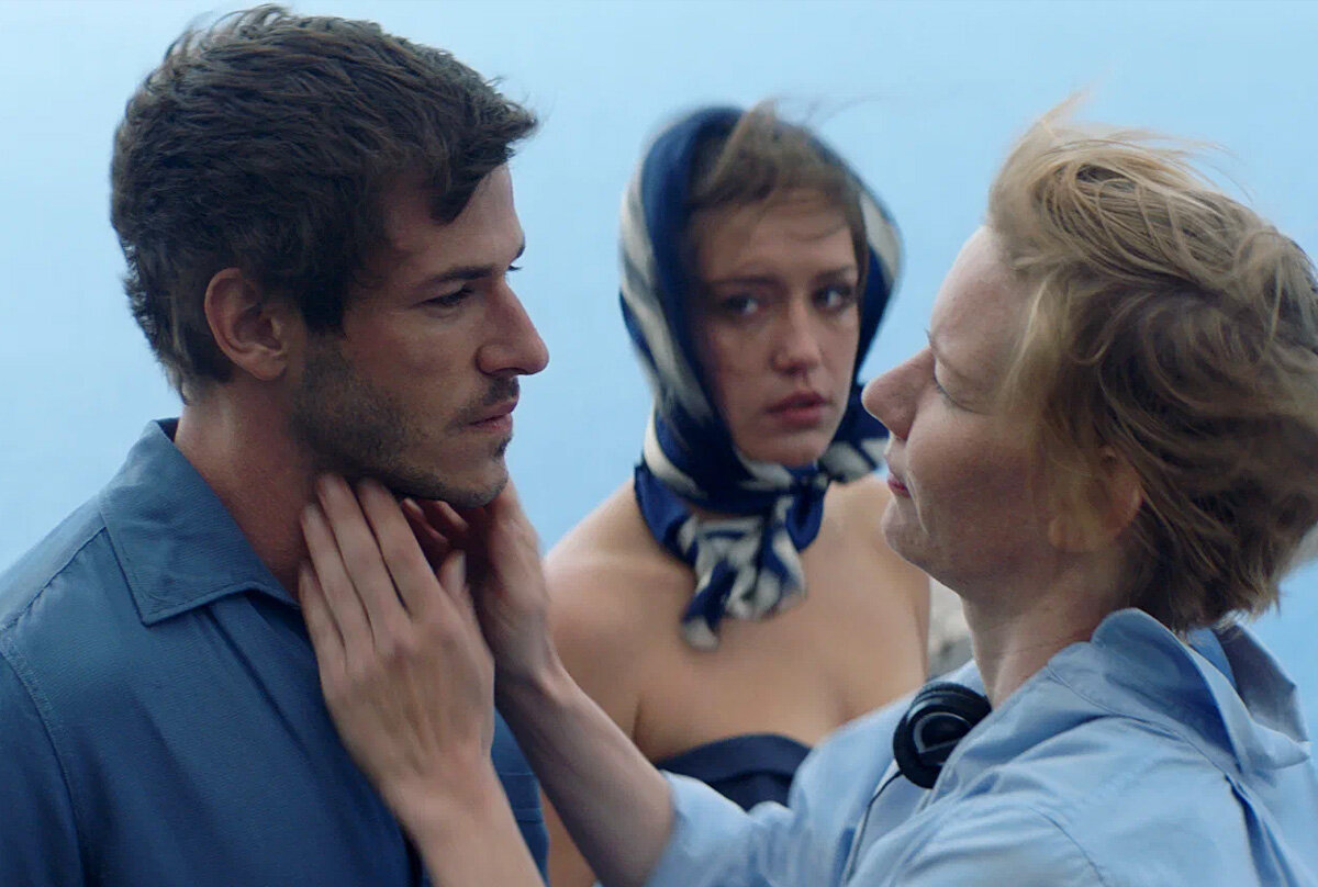    Гаспар Ульель, Адель Экзаркопулос и Сандра Хюллер в фильме " Соблазн" (2019)АРХИВЫ ПРЕСС-СЛУЖБ