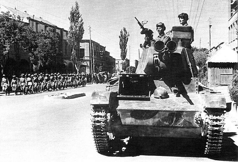 Красная Армия в Иране, 1941 год. фото из warblum.ru