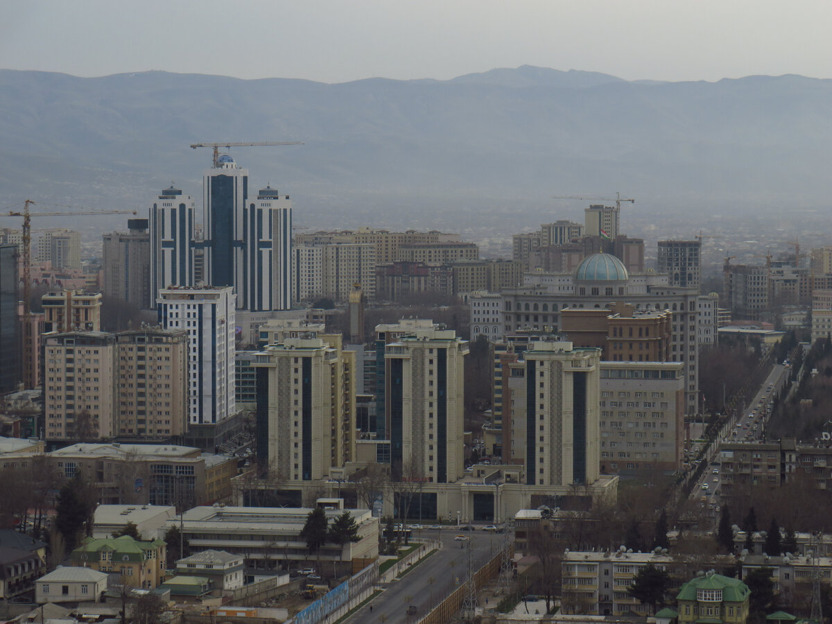 Столица Таджикистана город Душанбе может сильно шокировать, особенно если вы были тут когда-то давно, или у вас представление об этой стране, как о дикой слаборазвитой республике.-2