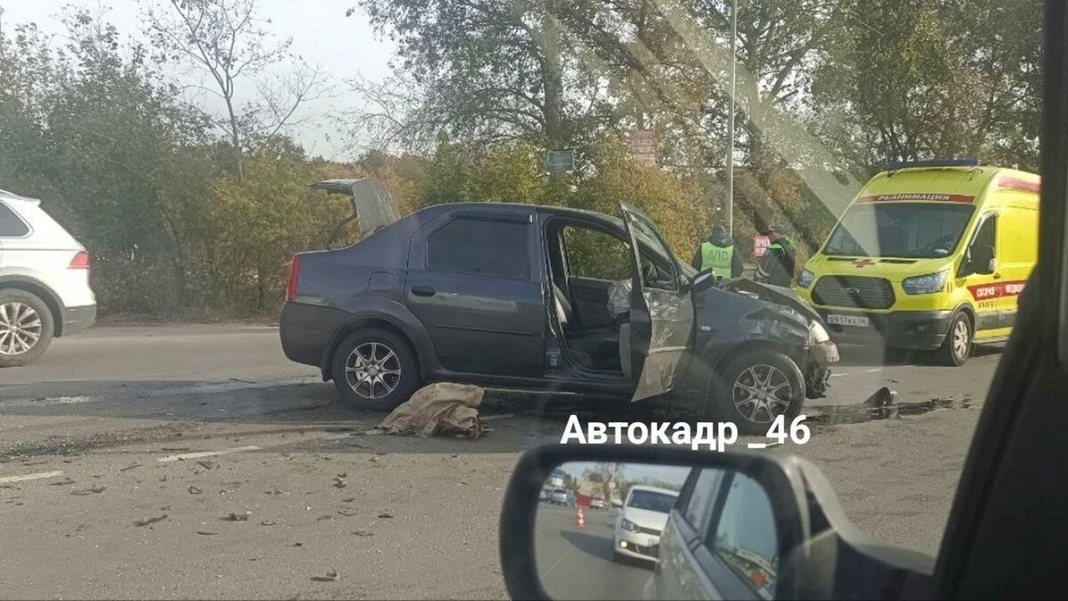    В 1-ой Мокве Курской области при столкновении автомобилей пострадали оба водителя