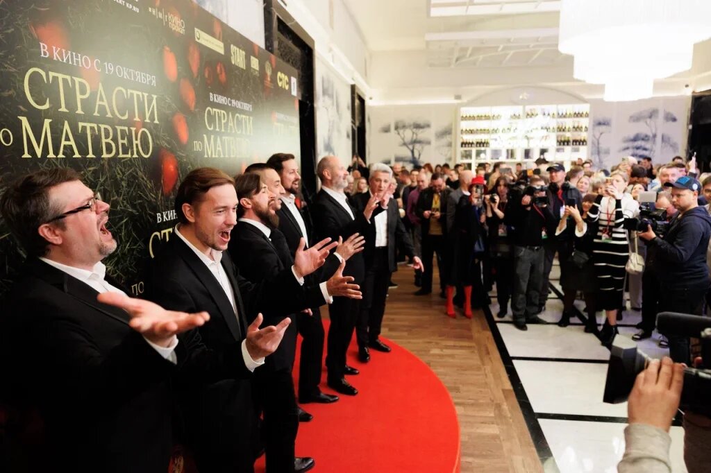    хор LOGOS на премьере фильма «Страсти по Матвею» Юлия Натямба