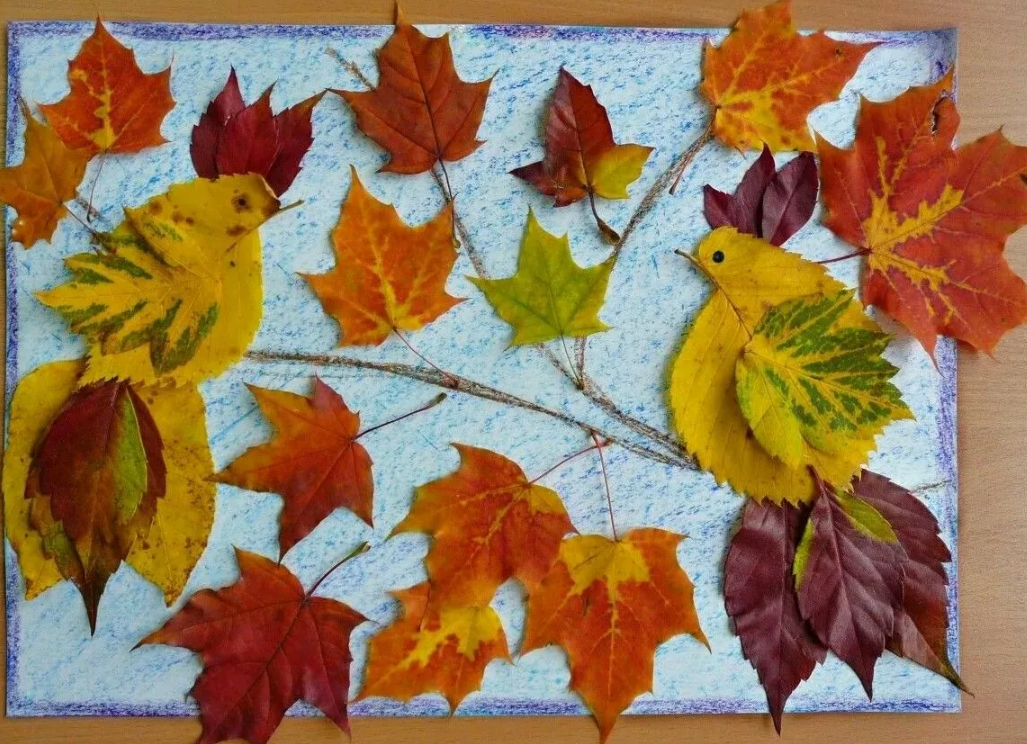 Осенний лес из осенних листьев. Осенняя аппликация. Поделки из листьев. Аппликация из природного материала. Аппликация на тему осень.